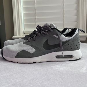 Nike Air Max Tavas Size 10 US